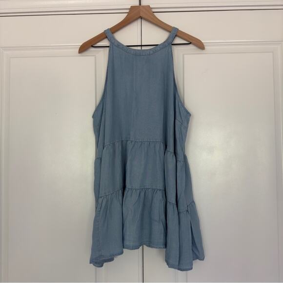 Torrid 100% Tencel Halter Neck Tiered Sleeveless Top in
Light Wash Lyocell Tank - Picture 13 of 13